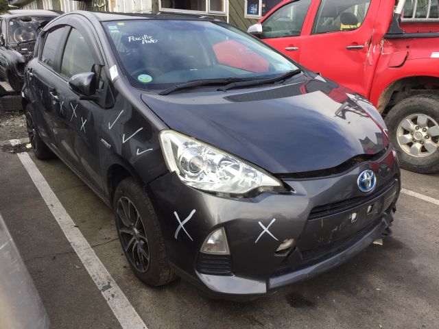 Toyota Aqua NHP10 2011-2015